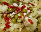 Foto del paso 1 de la receta: Ensalada de coliflor con atún, anchoas, piquillos y variantes