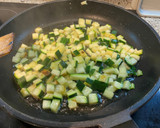 Foto del paso 1 de la receta: Carne picada con calabacín