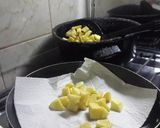Foto del paso 2 de la receta: Tortilla de tallarines con papas fritas