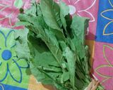 A picture of step 1 of Lasooni Dal Palak with Gondhoraj lebu/ lemon.