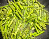 Foto del paso 1 de la receta: Salteado de espárragos trigueros con tofu caramelizado