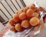 A picture of step 5 of Milk glazed puffs.