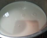 A picture of step 1 of Mango trifle custard.