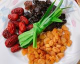 Hình bước làm 1 của món Nước long nhãn hạt chia thanh mát