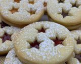 Une image de l'étape 4 de Sablés de Noël à la confiture.