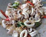 Foto langkah ke 6 dari resep Cumi Asam Manis Pedas.