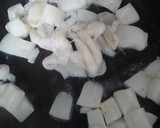 Foto del paso 4 de la receta: 🥔Patatas con sepia y langostinos 🦐