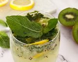 A picture of step 5 of Kiwi mojito.