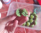 Foto langkah ke 4 dari resep Pandan Button Cookies.