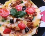 A picture of step 4 of Egg pizza on a pan.