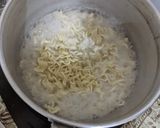 Foto langkah ke 3 dari resep Indomie Goreng 🍜 Nyemek.