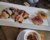 A picture of step 5 of Chocolate croissants and jam puffs.