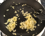 Foto del paso 4 de la receta: Sepia, habas y jamón con salsa Choron