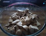 A picture of step 3 of Matar Mushroom.