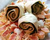 Une image de l'étape 8 de Couronne de saumon et ses fleurs en courgettes.