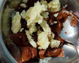 A picture of step 2 of Chocolatty golgappa.