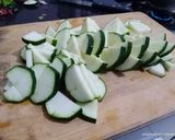Foto langkah ke 1 dari resep Tumis Zuchini Daging Sapi.
