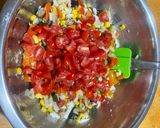 Foto del passaggio 5 della ricetta Insalata estiva di cous cous 🫑🌽🍅🧅🏳️‍🌈☮️🇺🇦