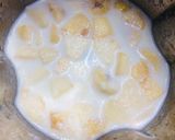 A picture of step 1 of Banana,apple shake.