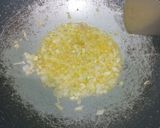 Foto langkah ke 2 dari resep Nasi Goreng Ayam Suwir.