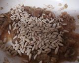 Foto del paso 10 de la receta: Bacallà cuinat a baixa temperatura sobre un llit de sofregit amb pols de vegetals,faves caramel·litzades salsa de bolets