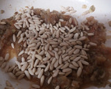Foto del paso 10 de la receta: Bacallà cuinat a baixa temperatura sobre un llit de sofregit amb pols de vegetals,faves caramel·litzades  salsa de bolets