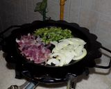Foto del paso 9 de la receta: Churrasquitos a las 3 cebollas y a los 3 ajíes (en disco de arado o bifera)