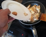 Foto del paso 3 de la receta: Alitas y muslitos al ajillo