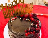 A picture of step 3 of Berries fudge cake.