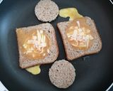 Sajtos-sonkás-tojásos kenyér recept fázis 5 fotója