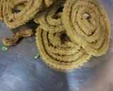 A picture of step 3 of Spinach Chakli with Fenugreek tea.
