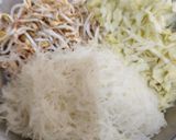 Foto langkah ke 4 dari resep Soto Ayam Bumbu Kuning.
