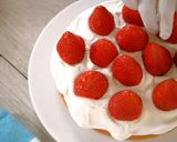 A picture of step 16 of Strawberry Decoration Cake, Chantilly Fraise.