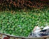 A picture of step 4 of Oven Roasted Salted Green Peas.