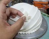 A picture of step 8 of Nikah Themed Cake.