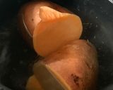 Sörben párolt, sült füstölt csülök répával, medvehagymás batátapürével recept fázis 5 fotója
