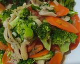 Foto langkah ke 5 dari resep Tumis Brokoli Jamur Wortel.
