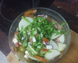 Foto del paso 2 de la receta: Ensalada con pera y pasas con alioli de limón