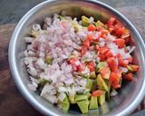 Une image de l'étape 3 de Ma recette d'avocat 🥑🍅🧅🥚.