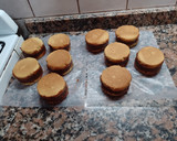 Foto del paso 5 de la receta: Alfajores de dulce de leche bañados con chocolate🍫