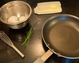 A picture of step 1 of French Omelette with Chives.