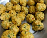 A picture of step 1 of Methi Thepla.