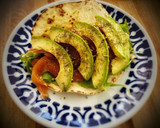 Foto del paso 3 de la receta: Piadina de aguacate y salmón