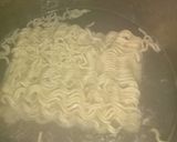 Foto langkah ke 1 dari resep Mie (instant) Kuah Susu.