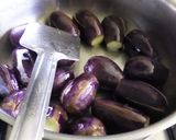 A picture of step 2 of Brinjal gravy.