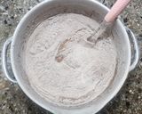 Foto del paso 4 de la receta: 🍫Bizcochuelo chocolatoso esponjoso y húmedo - Chocolate de taza + cacao amargo - Fácil y rendidor 🍫