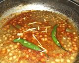 A picture of step 5 of Lahori Chikkar cholay.