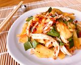 Hình bước làm 4 của món Gỏi Gà Xé Trái Thơm