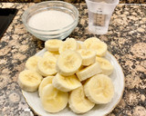 Foto del paso 1 de la receta: Pastel relleno con plátano caramelizado. (Cake filled with caramelized banana)