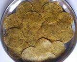 आटा मसाला मठरी (aata masala mathri recipe in hindi) रेसिपी चरण 6 फोटो